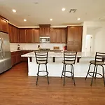 Luxury 3 Bedroom House Near Sacramento Airport