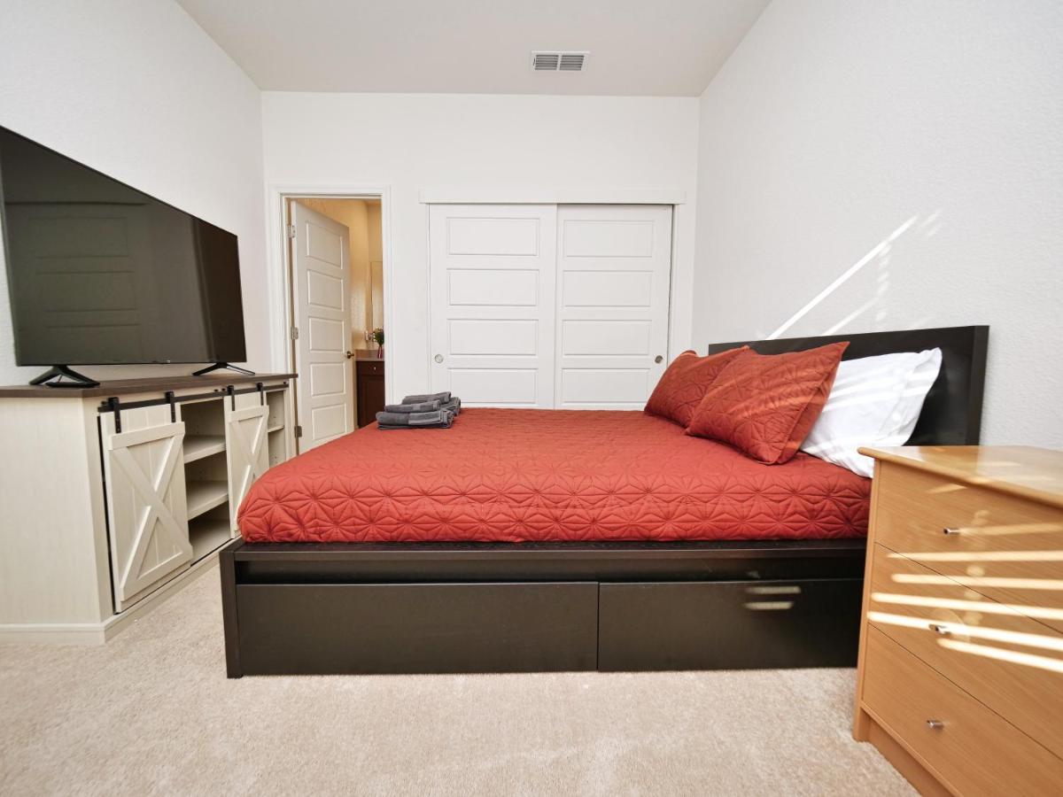 Luxury 3 Bedroom House Near Airport Holiday home Sacramento