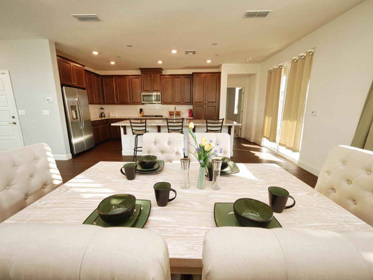 Luxury 3 Bedroom House Near Airport
