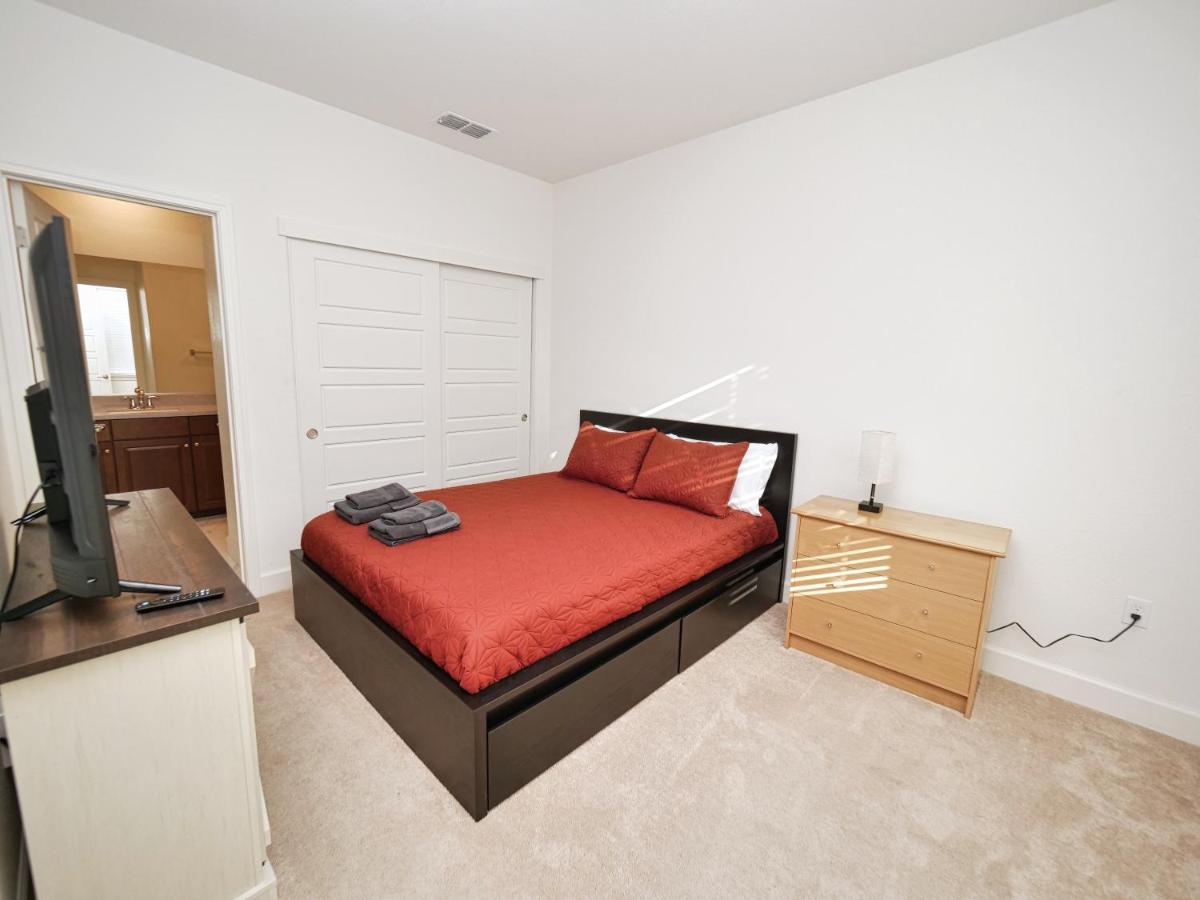 Luxury 3 Bedroom House Near Airport Holiday home Sacramento