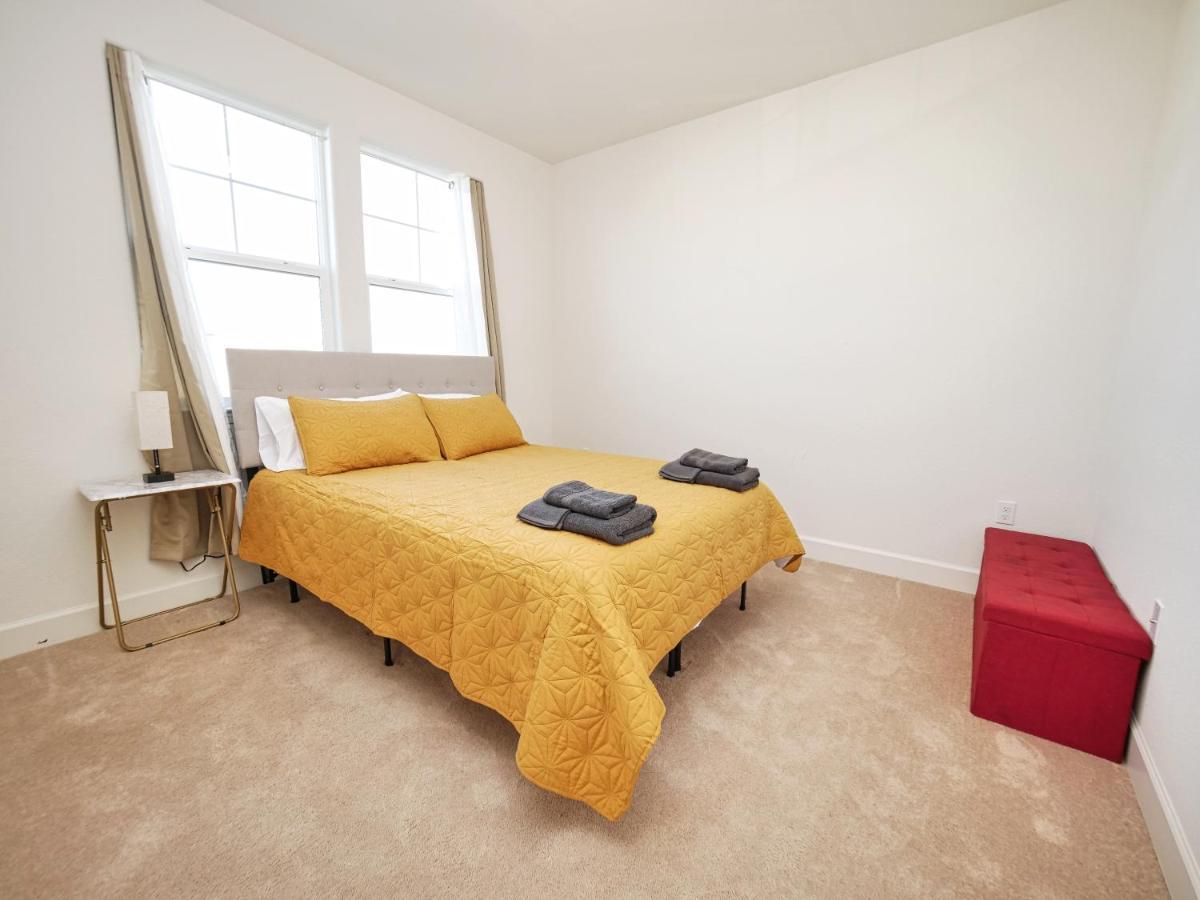 Luxury 3 Bedroom House Near Airport Holiday home Sacramento