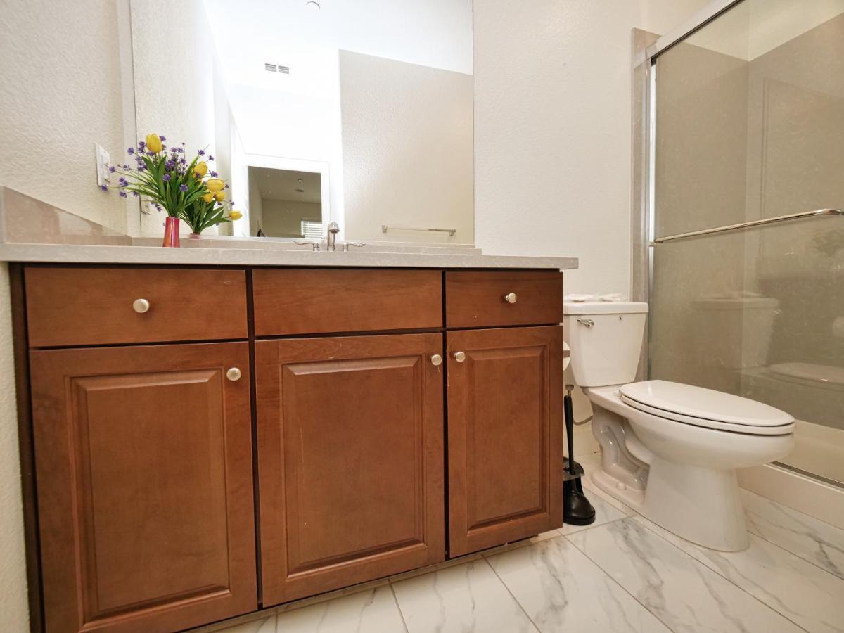 Luxury 3 Bedroom House Near Airport * Sacramento